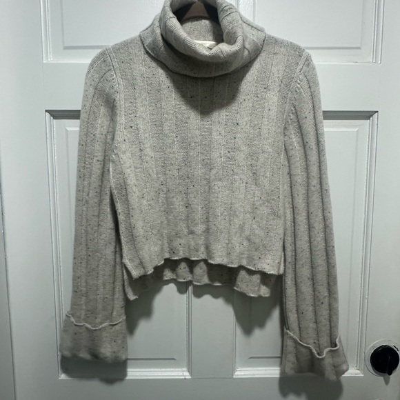 $485 LoveShackFancy Kerry 100% Cashmere Turtleneck Sweater
Size Small NWOT - Picture 2 of 4